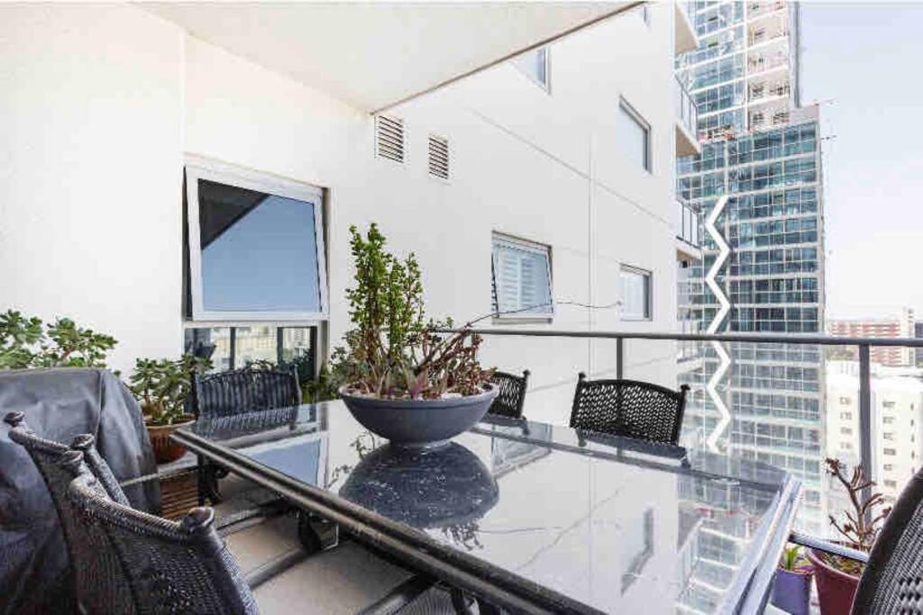 In The City Perth 1B1B Pool And Nice View Exterior foto